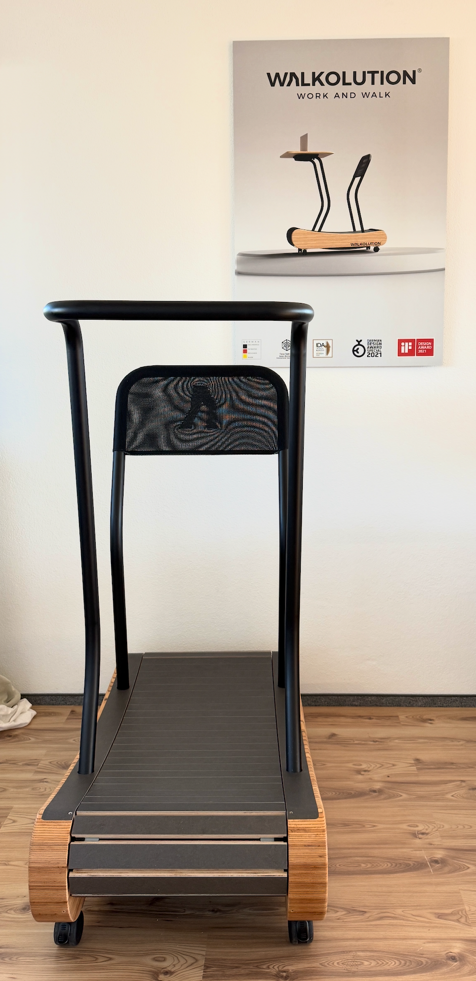 Walkolution 1 + (Model 2024) - Standard Slats + Lean Stool Attachment + Desk Attachment