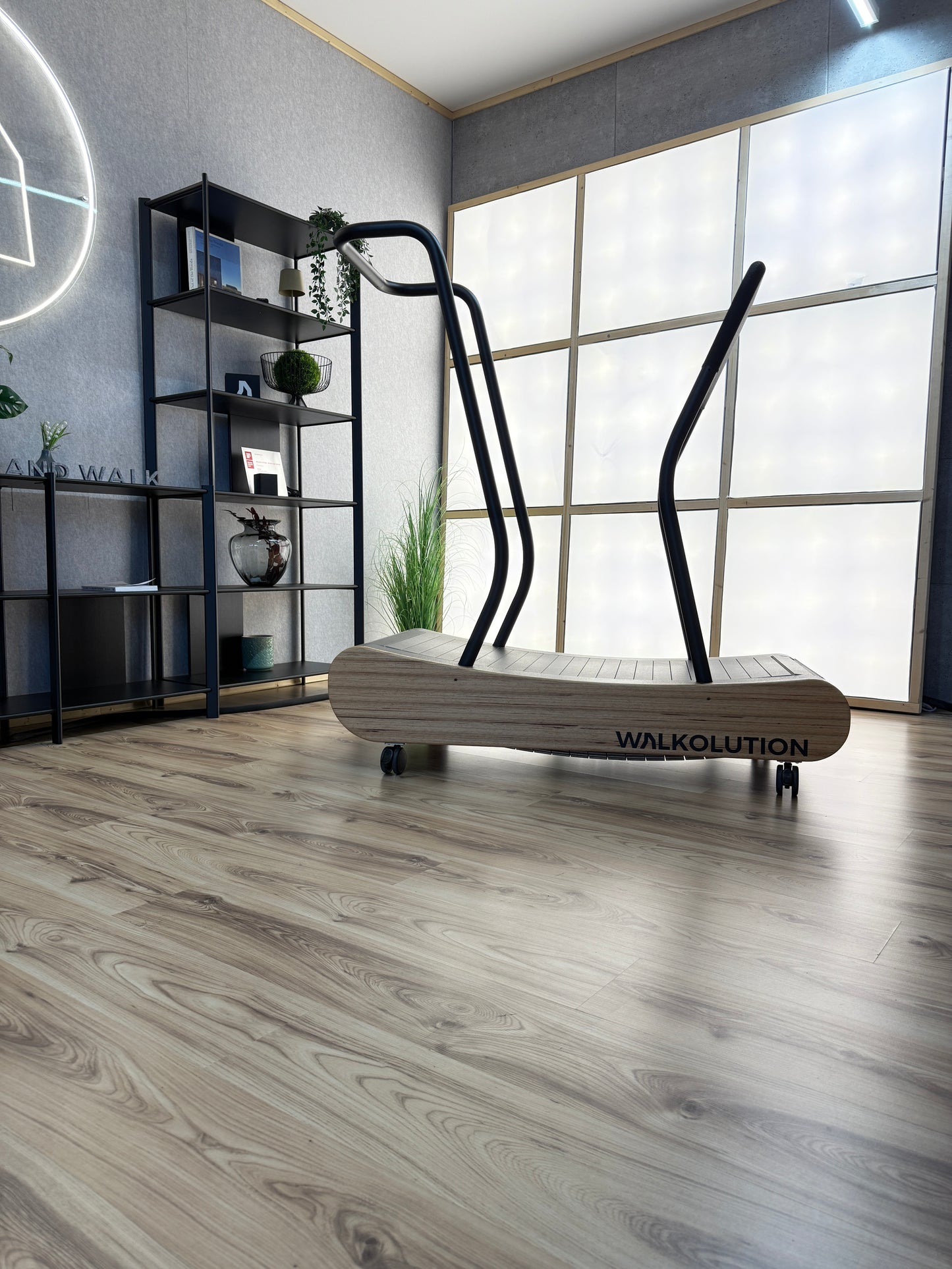 Walkolution 1 + (Model 2024) - Standard Slats + Lean Stool Attachment + Desk Attachment