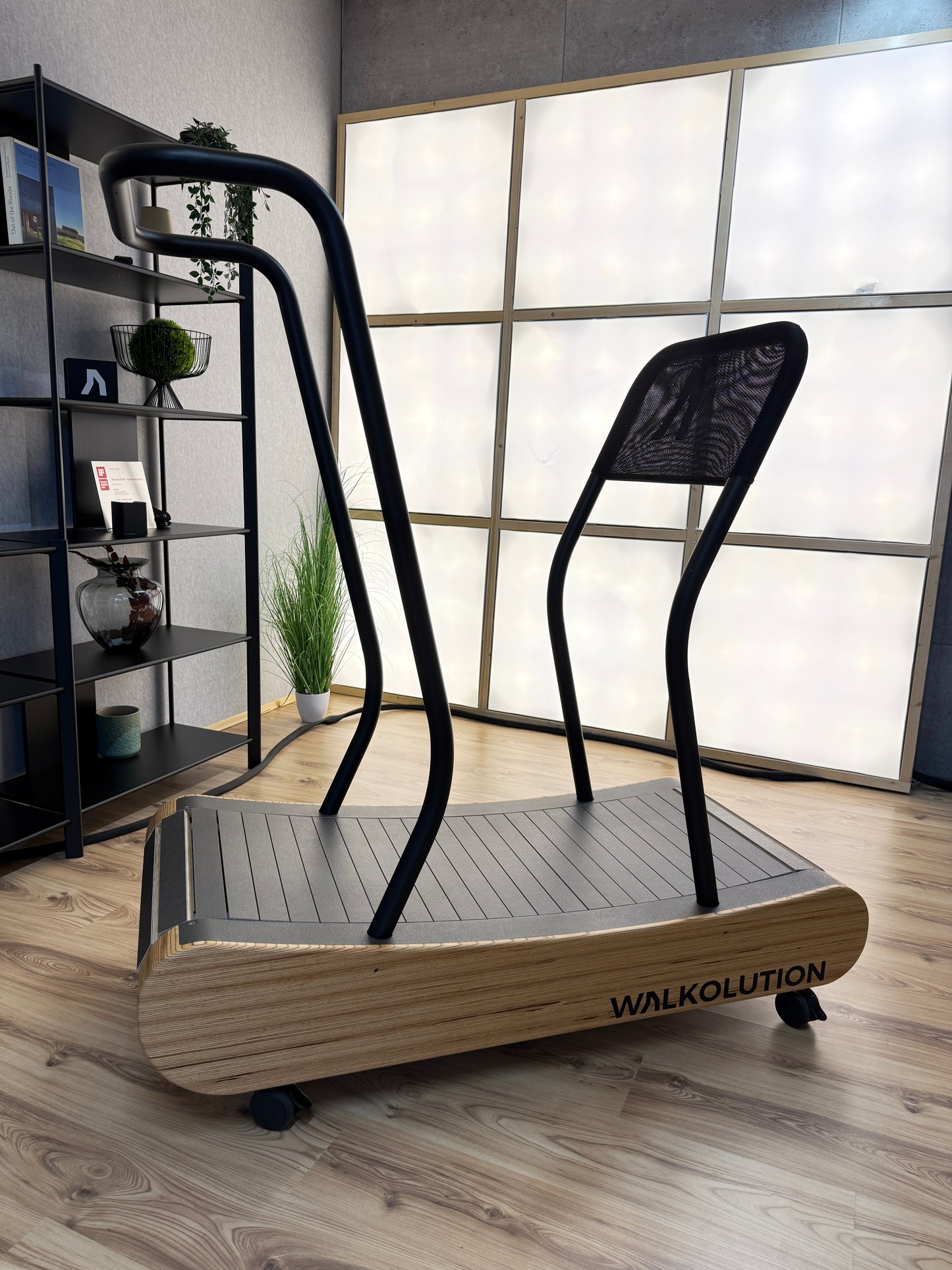 Walkolution 1 + (Model 2024) - Standard Slats + Lean Stool Attachment + Desk Attachment